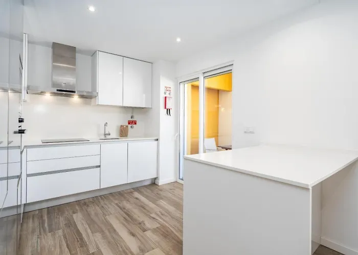 Rooftop Pool, Balcony And Ac #1965 *