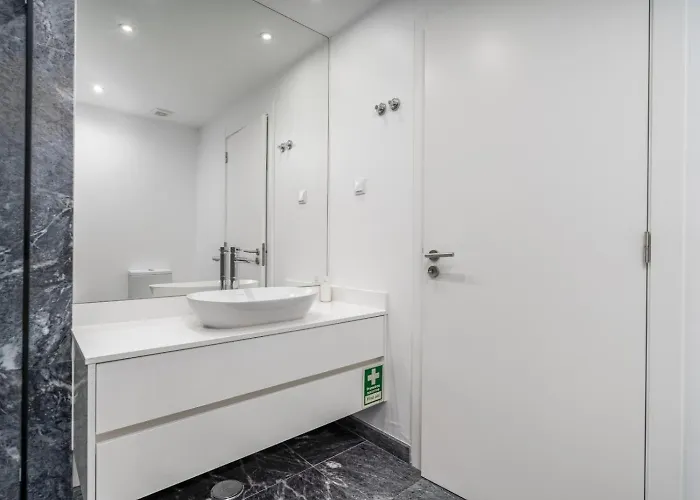 アパート Rooftop Pool, Balcony And Ac #1965