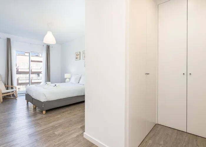 Rooftop Pool, Balcony And Ac #1965 アパート